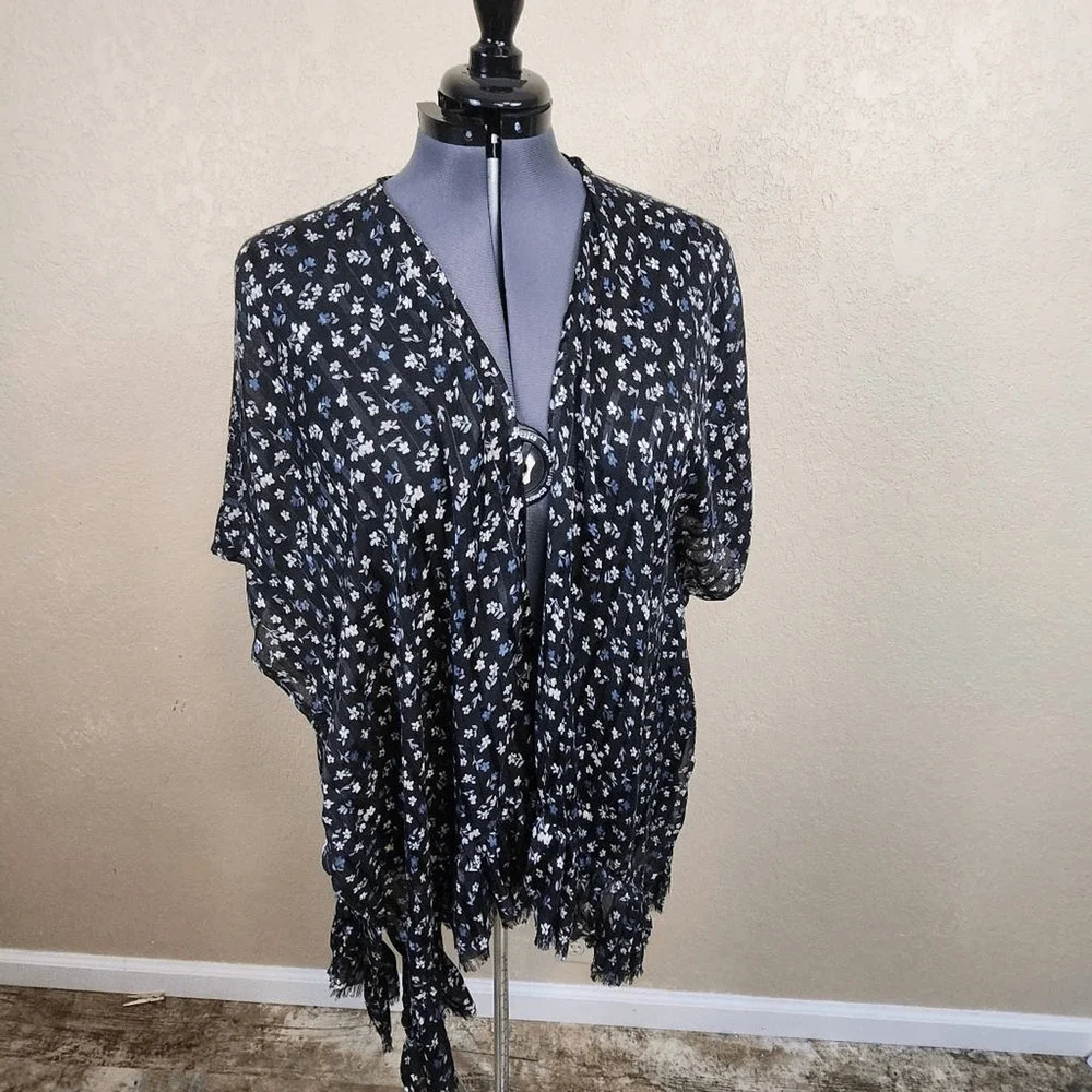 Lauren Conrad Blue and White Floral Wrap One Size NWT (7176)